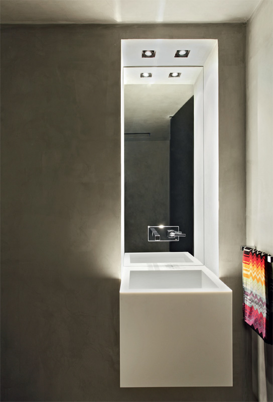 decoracao lavabo papel de parede: dicroicas direcionáveis neste lavabo projetado por Guilherme Torres decoracao lavabo papel de parede: dicroicas direcionáveis neste lavabo projetado por Guilherme Torres