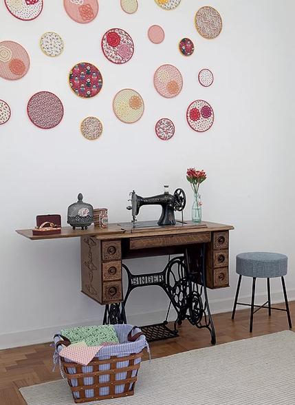 decoracao de interiores mogi das cruzes: parede do quarto de costura. Bastam retalhos para fazer o enfeite decoracao de interiores mogi das cruzes: parede do quarto de costura. Bastam retalhos para fazer o enfeite