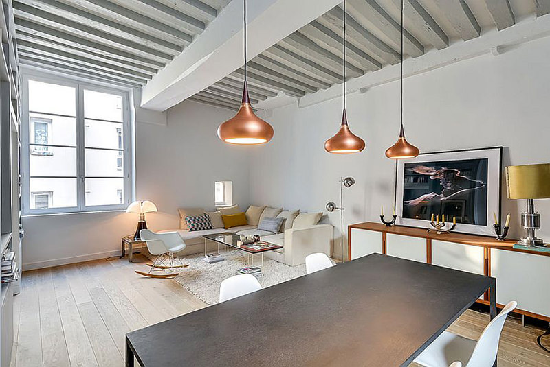 decoracao de apartamentos pequenos e charmosos:Os pendentes de cobre acima da mesa de jantar são super charmosos. decoracao de apartamentos pequenos e charmosos:Os pendentes de cobre acima da mesa de jantar são super charmosos.