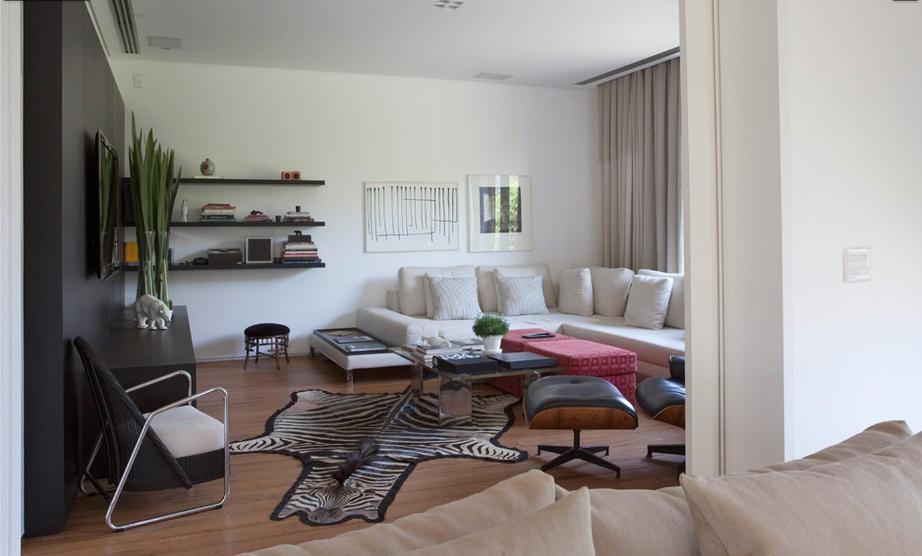 decoracao de interiores mogi das cruzes:sob a janela da sala de tv modelo da casamatriz com almofadas soltas e decoracao de interiores mogi das cruzes:sob a janela da sala de tv modelo da casamatriz com almofadas soltas e