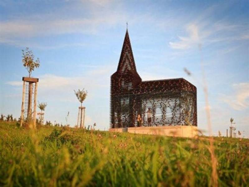 arquitetura seja surpreendido ao olhar essa igreja por outros ngulos