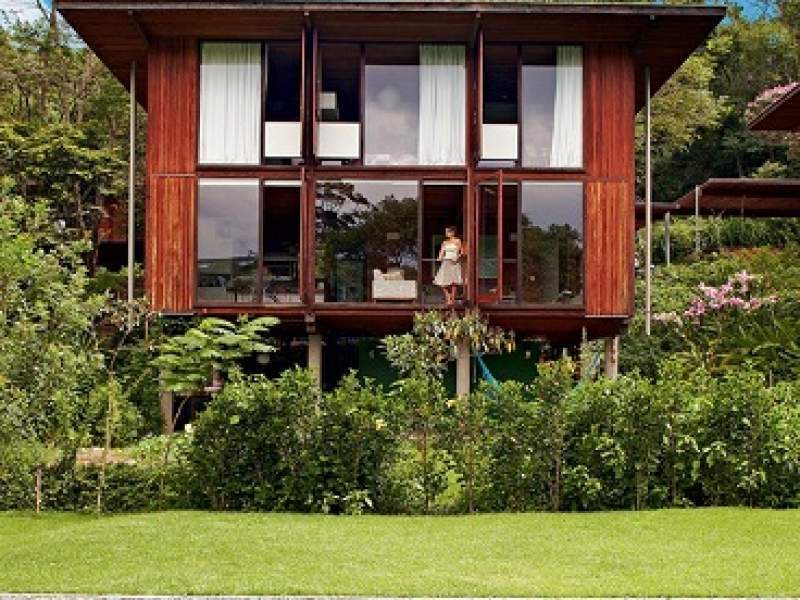 arquitetura casa de madeira em meio  natureza