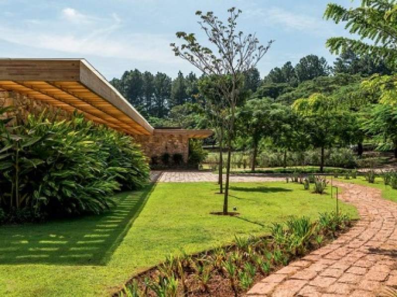 paisagismo jardim com coleo de espcies tropicais valoriza a arquitetura